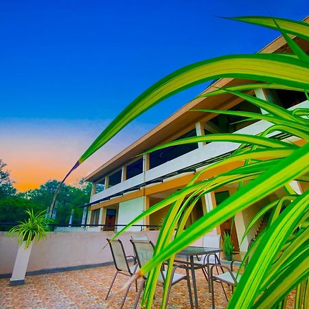 Sparkling Resort Катарагама Екстериор снимка