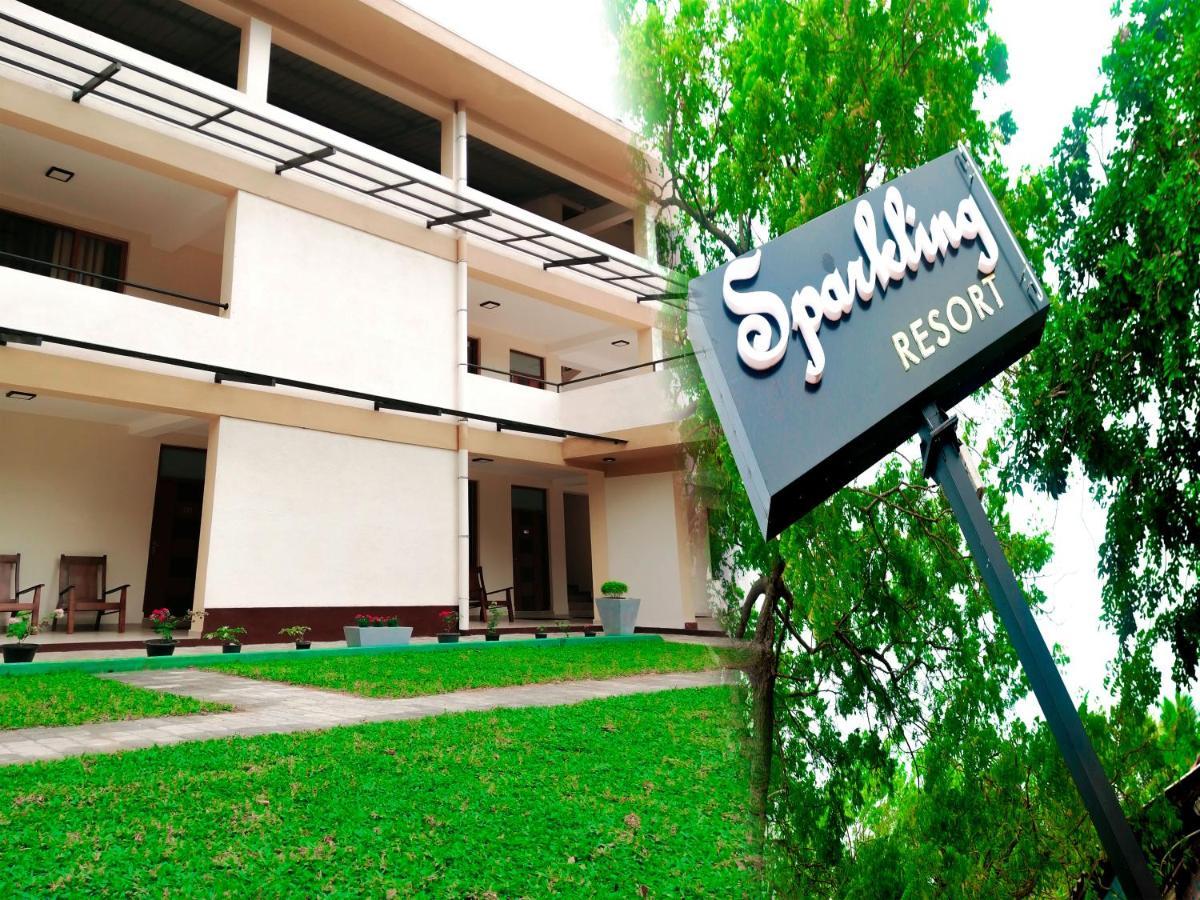 Sparkling Resort Катарагама Екстериор снимка