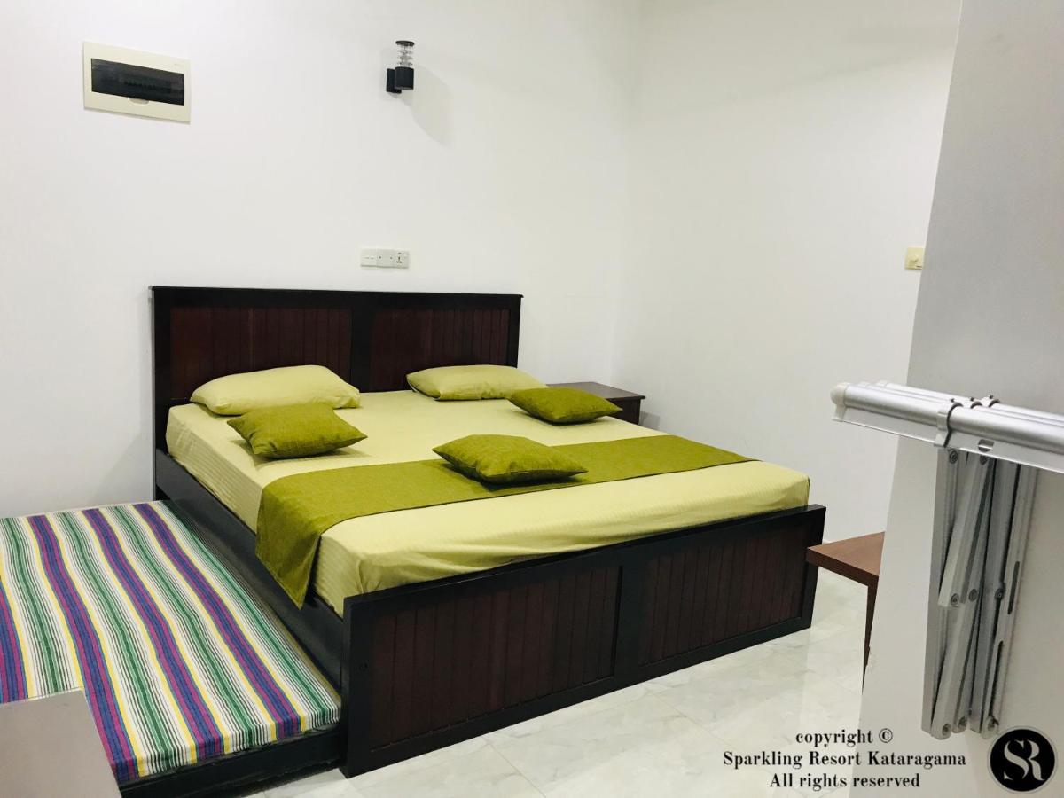 Sparkling Resort Катарагама Екстериор снимка