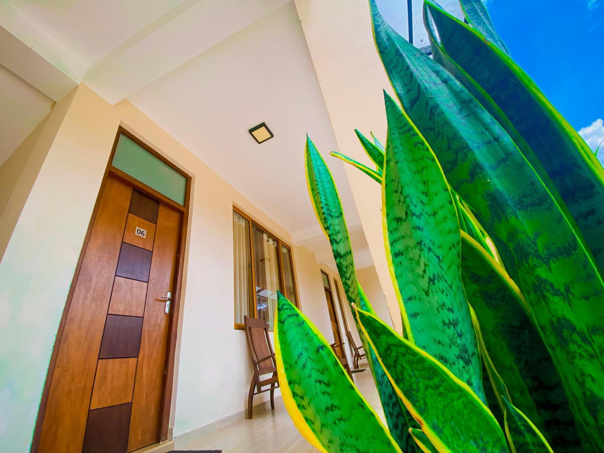 Sparkling Resort Катарагама Екстериор снимка