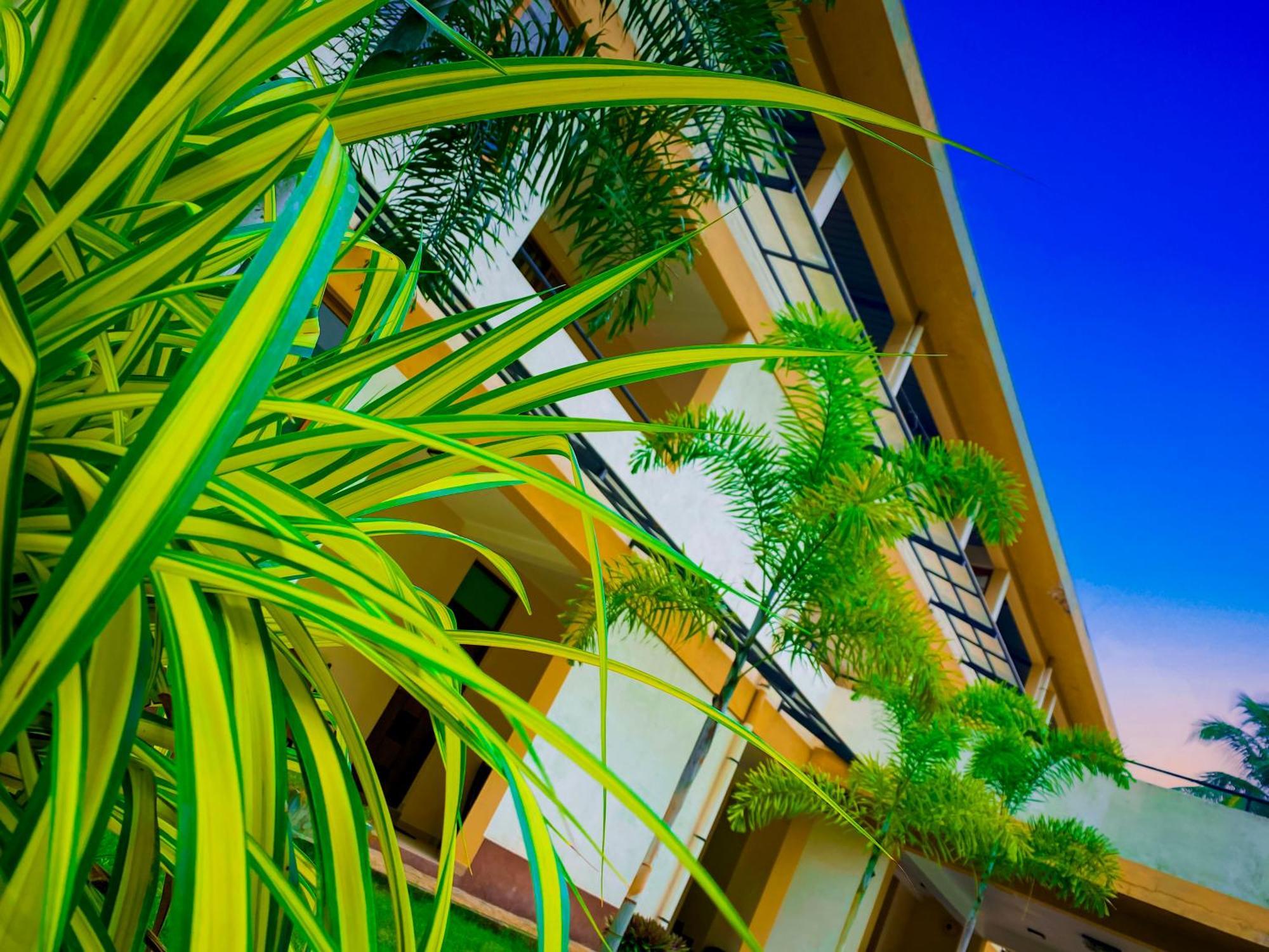 Sparkling Resort Катарагама Екстериор снимка