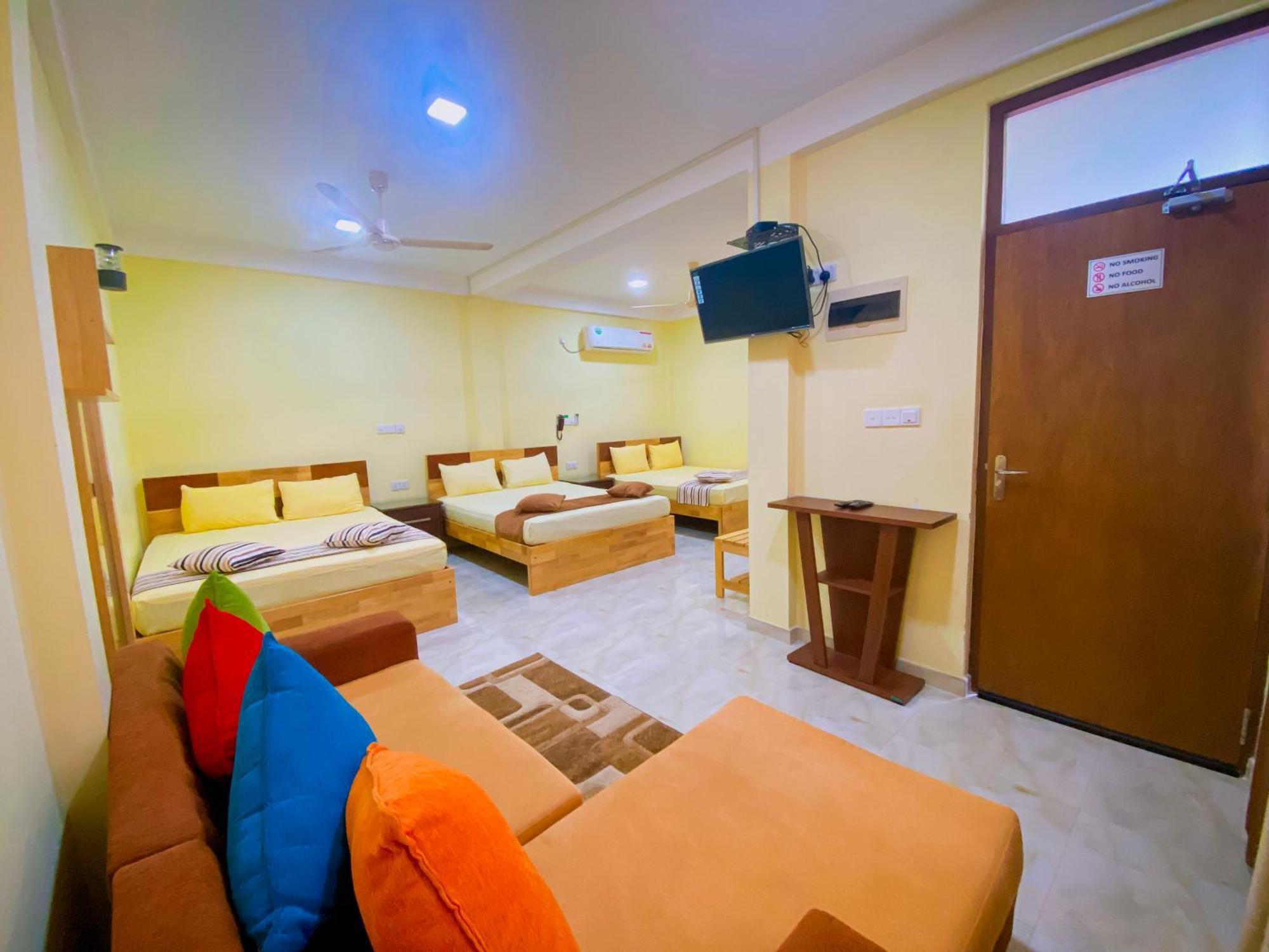 Sparkling Resort Катарагама Екстериор снимка