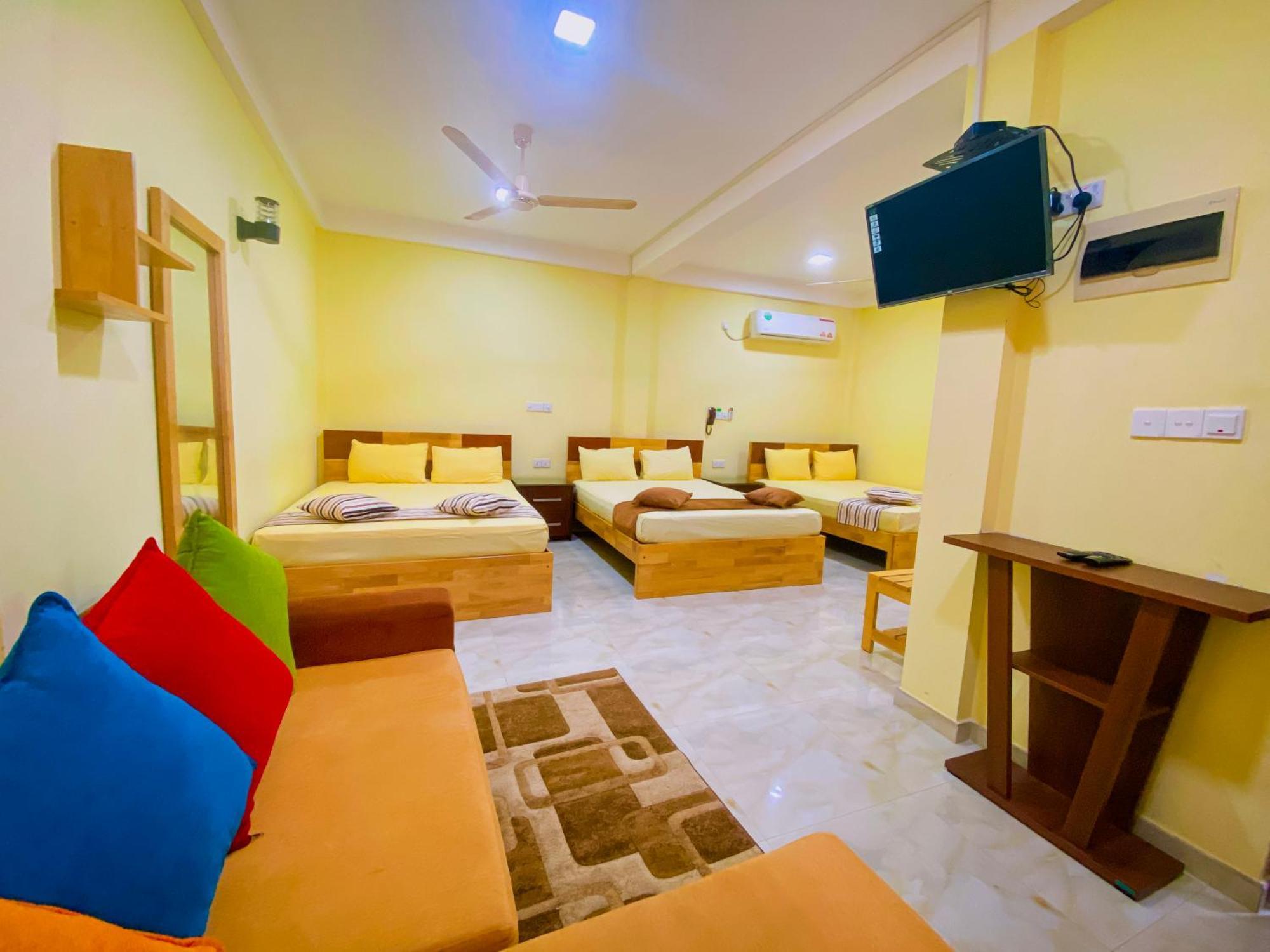 Sparkling Resort Катарагама Екстериор снимка