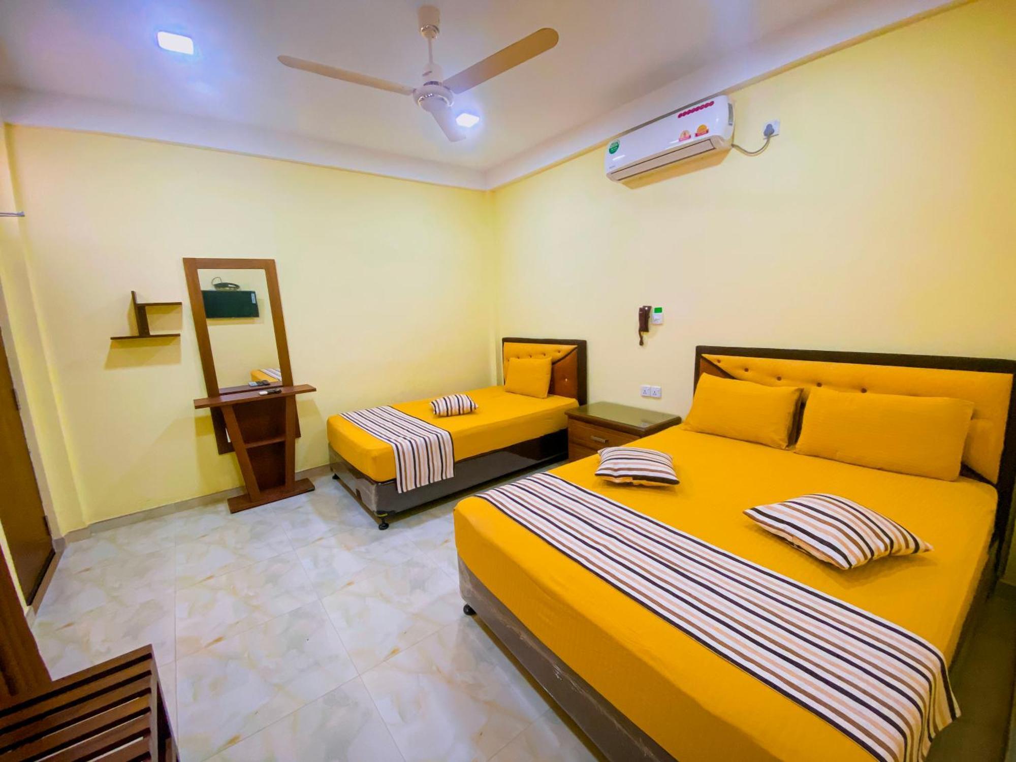Sparkling Resort Катарагама Екстериор снимка