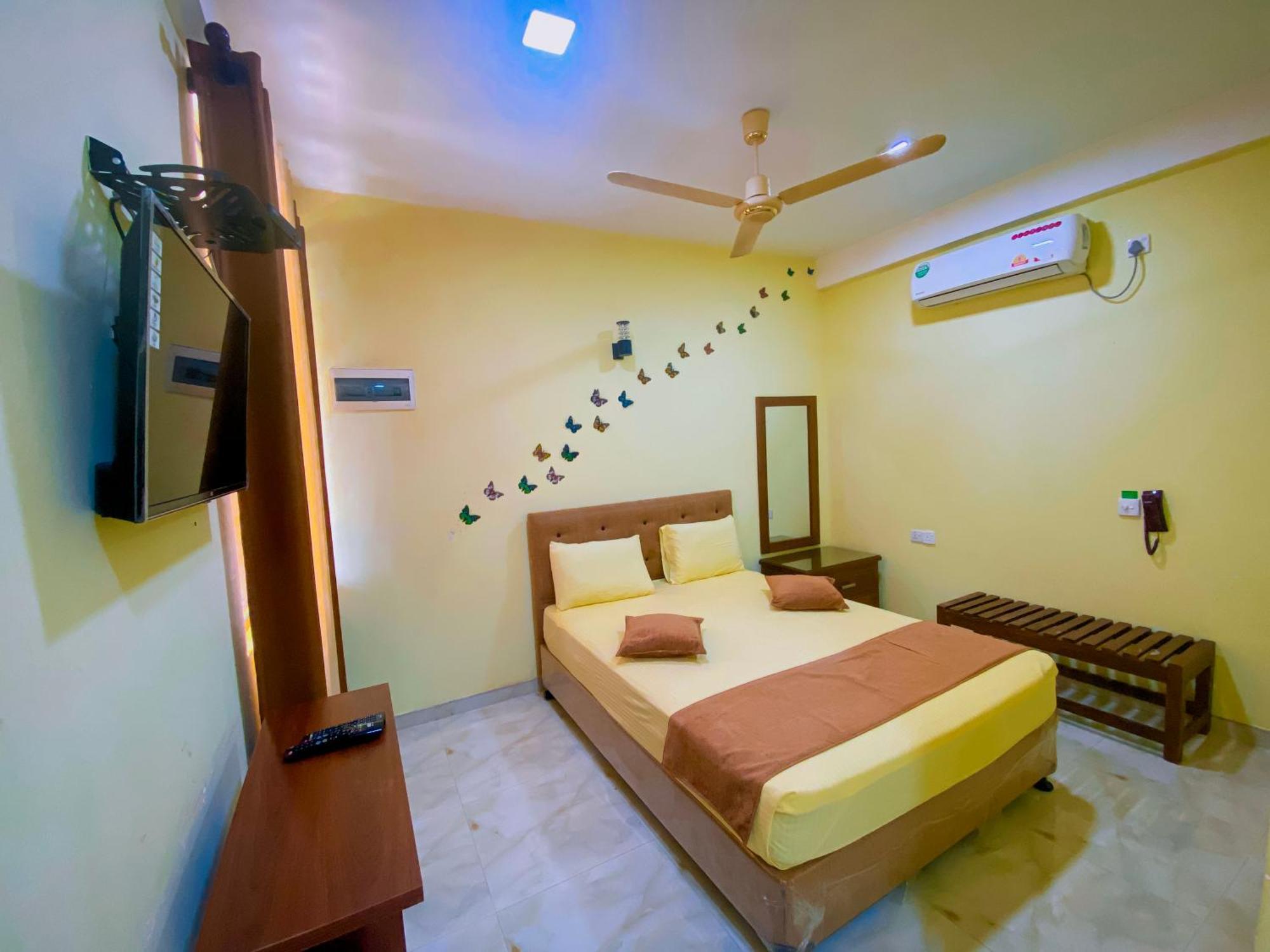 Sparkling Resort Катарагама Екстериор снимка