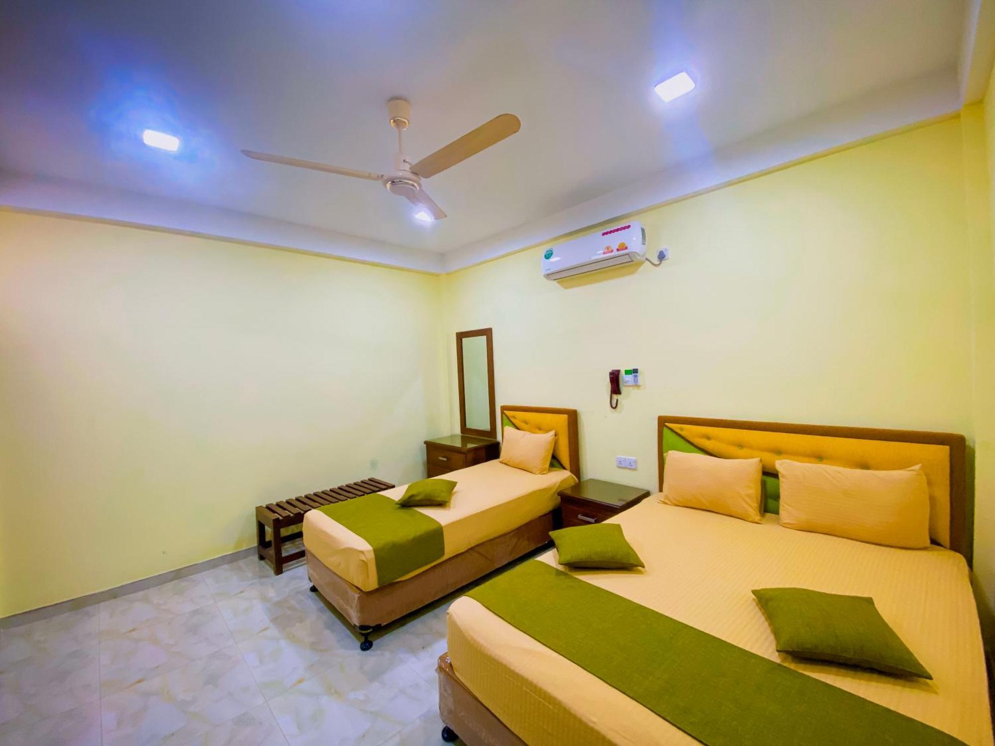 Sparkling Resort Катарагама Екстериор снимка